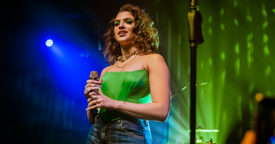 Festivalinfo review: Mae Muller - 18/02 - Melkweg
