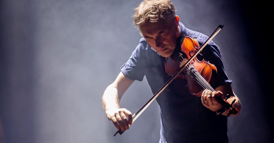 Bekijk de Yann Tiersen - 04/03 - TivoliVredenburg foto's