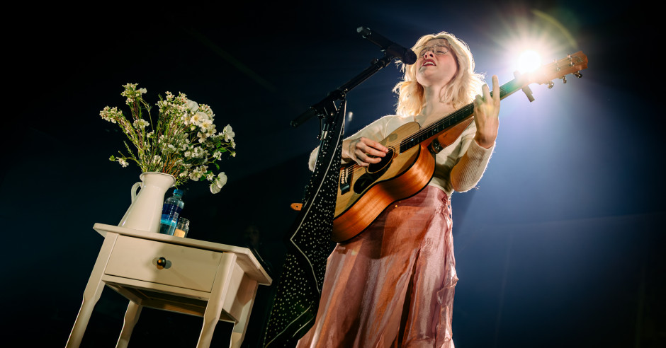 Festivalinfo review: Maisie Peters - 18/03 - Melkweg