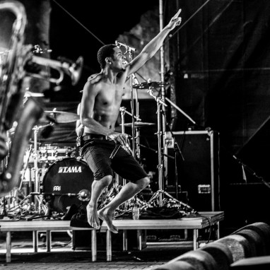 review: Typhoon - Openluchttheater Hertme Typhoon