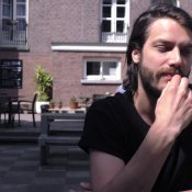 Video: Faces On TV heeft een 'goede klik' met Nederland