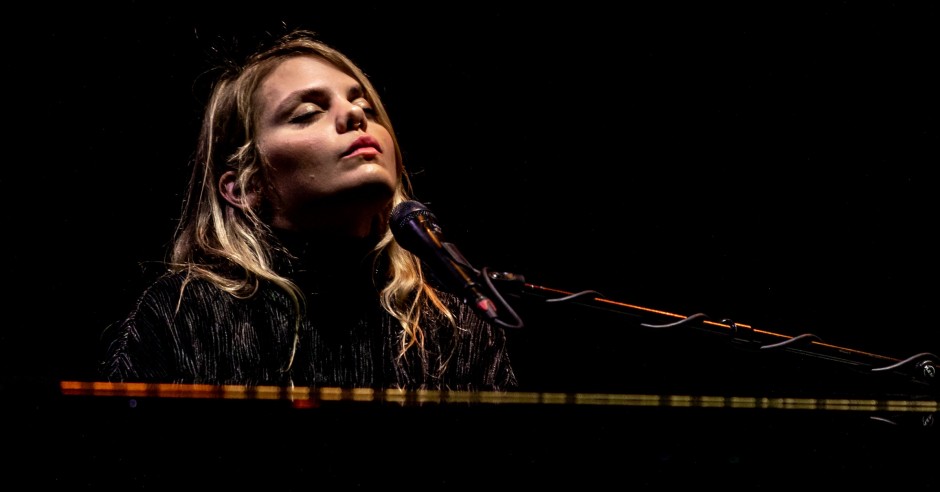 Festivalinfo review: Coeur de Pirate - 04/12 - Paradiso