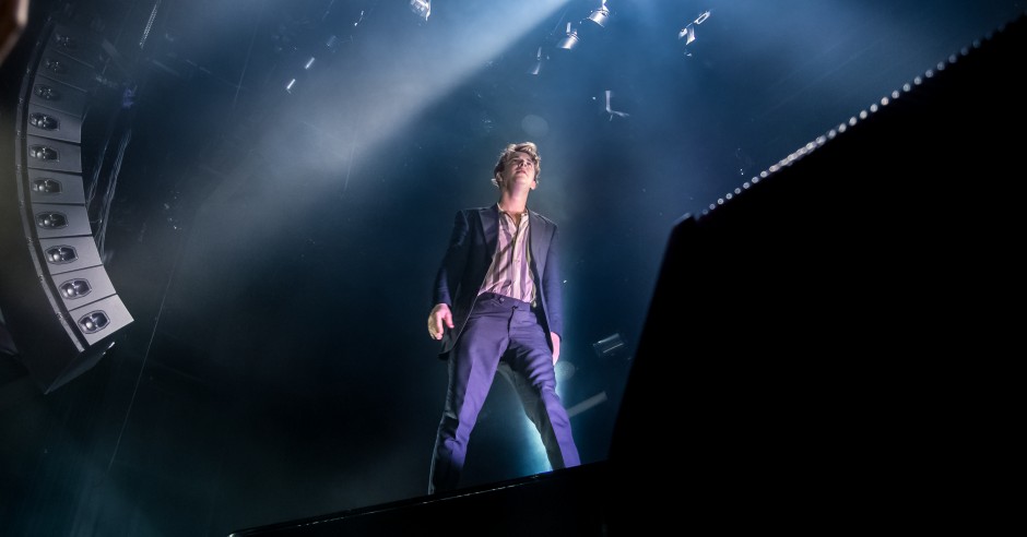 Bekijk de Tom Odell - 01/12 - TivoliVredenburg foto's