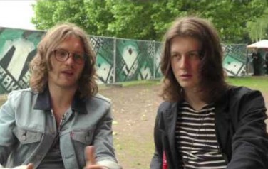 Video: Blossoms wil net zo groot worden als Oasis