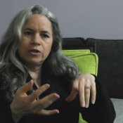 Video: Natalie Merchant verkent liefde in al haar vormen op 'Keep Your Courage'