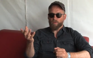 Video: Kashmir geobsedeerd door nummer 12 op nieuw album
