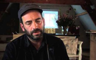 Video: 'Beste onbekende songwriter' Adrian Crowley is laatbloeier