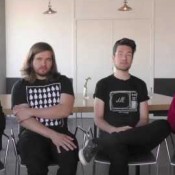 Video: Bastille waagt zich aan hiphop en gitaarrock