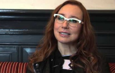 Video: Tori Amos moest dochter streng aanpakken tijdens duet