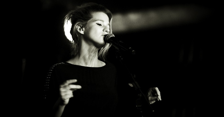 Bekijk de Selah Sue - 01/09 - Openluchttheater Hertme foto's