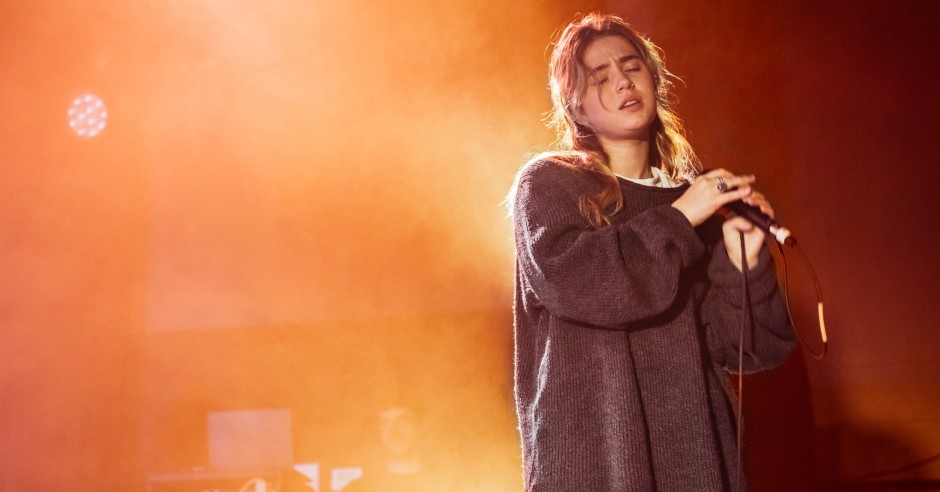 Bekijk de Clairo - 16/12 - Paradiso Noord (Tolhuistuin) foto's