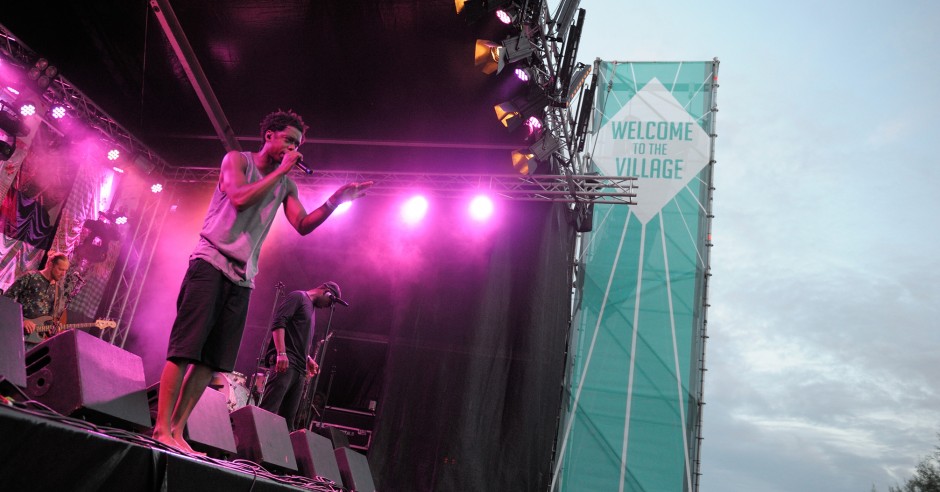 Bekijk de Welcome To The Village 2015 - vrijdag foto's