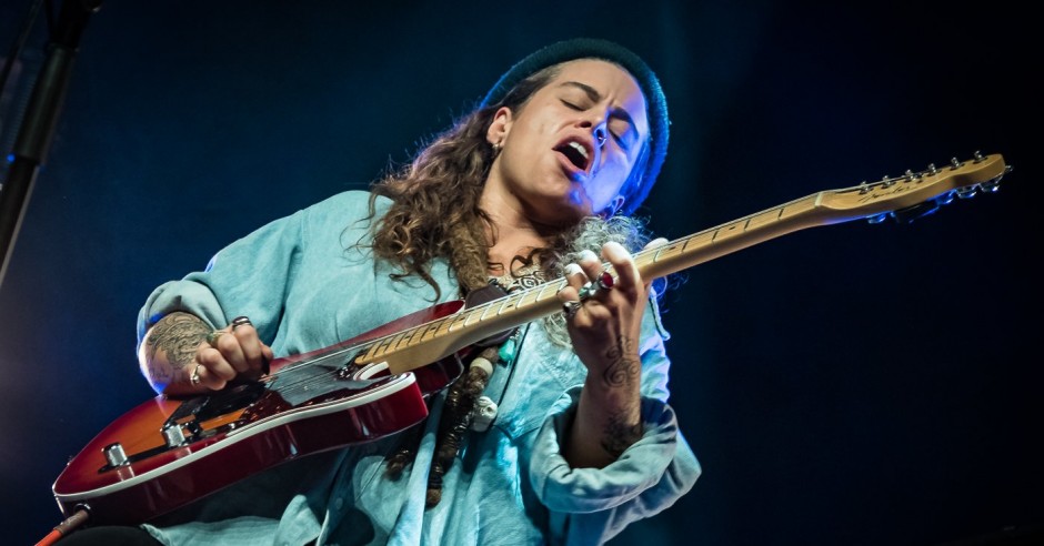 Bekijk de Tash Sultana - 31/10 - TivoliVredenburg foto's