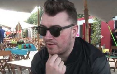 Video: Sam Smith trekt les uit muziek Amy Winehouse