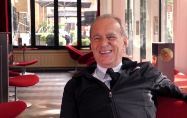 Video: Status Quo wilde aanvankelijk geen nieuwe plaat maken na dood zanger