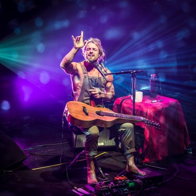 review: Xavier Rudd - 26/06 - TivoliVredenburg Xavier Rudd