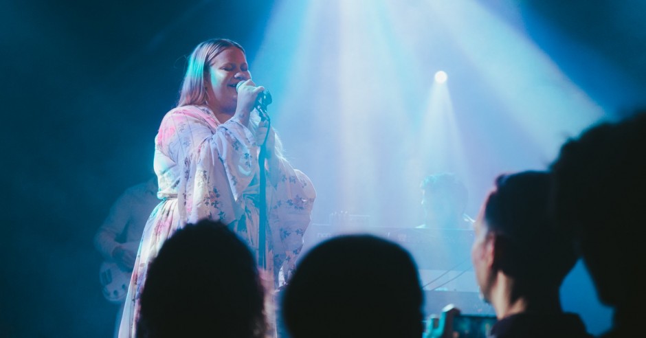 Festivalinfo review: Sarah Klang - 29/11 - Paradiso