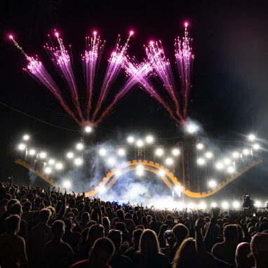 Reinier Zonneveld kondigt line-up en nieuwe 3D-liveshow aan voor R² Festival 2026