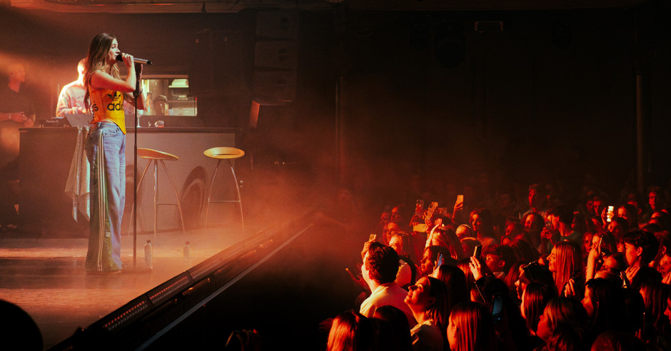 Festivalinfo review: Roxy Dekker - 03/04 - Paradiso