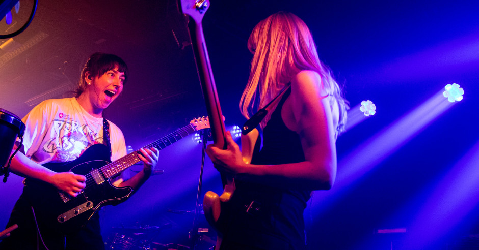 Festivalinfo review: Los Bitchos - 02/12 - Burgerweeshuis