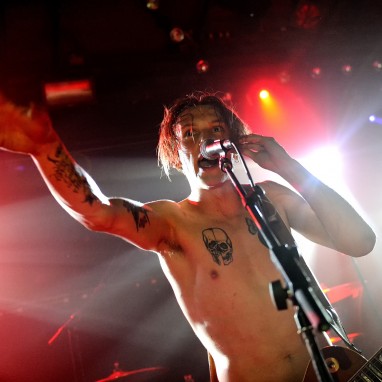 review: Counterfeit - 24/04 - Sugarfactory Counterfeit