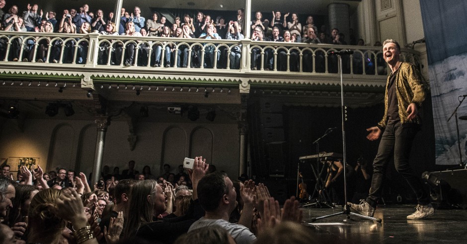 Bekijk de Tom Chaplin - 15/03 - Paradiso foto's