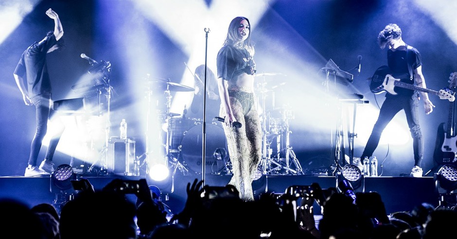 Bekijk de Dua Lipa - 10/4 - TivoliVredenburg foto's