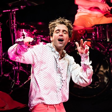 review: Mika - 10/02 - TivoliVredenburg Mika