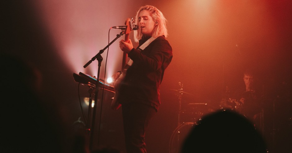 Bekijk de Shura - 12/11 - Melkweg foto's