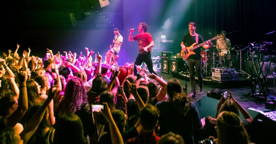 Bekijk de Don Broco - 7/11 - TivoliVredenburg foto's