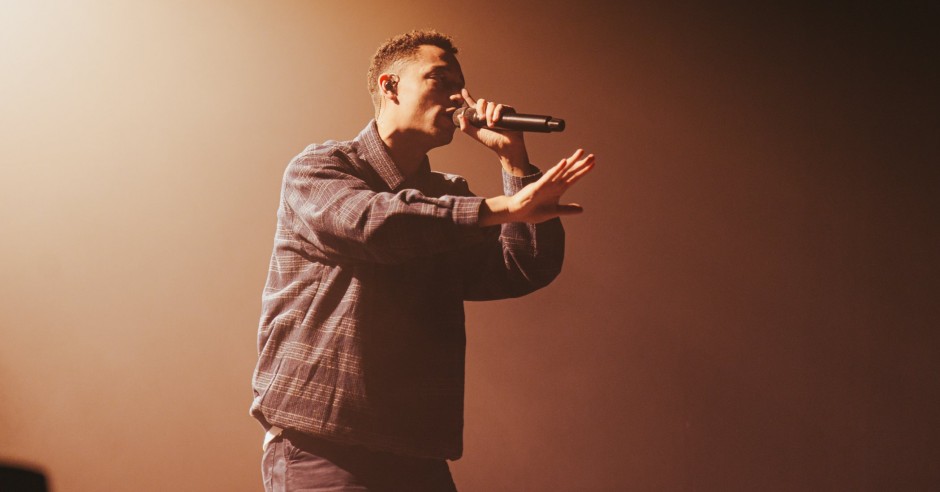 Bekijk de Loyle Carner - 17-12 - Melkweg foto's