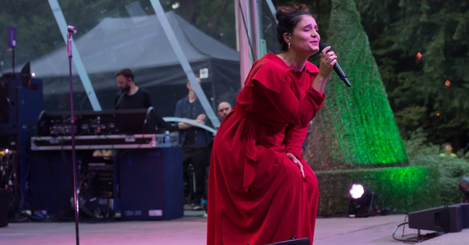Bekijk de Jessie Ware - 04/07 - Openlucht Theater Amsterdamse Bos foto's