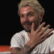 Video: Biffy Clyro-zanger Simon Neil pijnlijk eerlijk in teksten