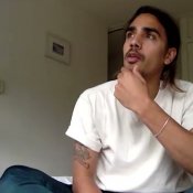 Video: Nambyar zoekt naar zelfacceptatie op nieuw album 'How Would It Feel'