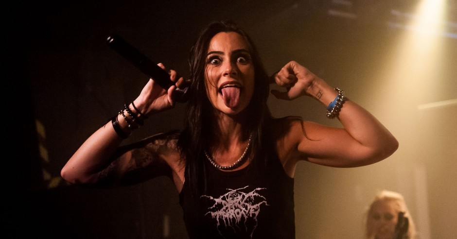 Festivalinfo review: Burning Witches / Nervosa - 08/08 - Baroeg