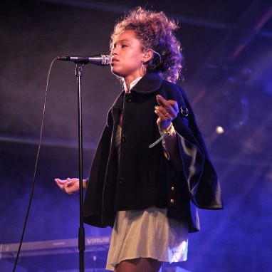 Izzy Bizu