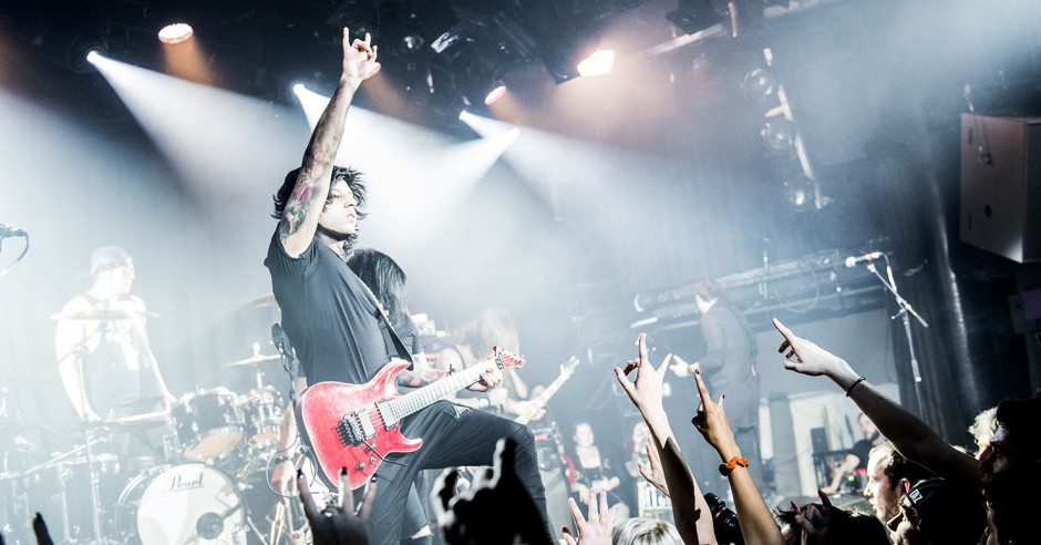 Bekijk de Escape The Fate - 12/2 - Melkweg foto's