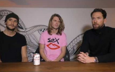 Video: Grote namen ontdekken Kris Kross Amsterdam