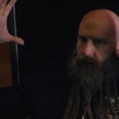 Video: Five Finger Death Punch klimt eindelijk uit diep dal
