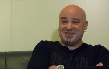 Video: Paul Simon erg blij met cover van metalband Disturbed