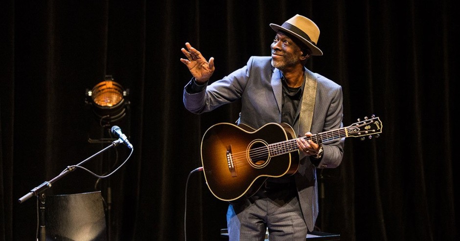 Bekijk de Keb Mo - 04/07 - TivoliVredenburg foto's