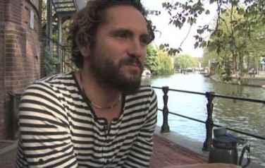 Video: John Butler gaat ego uit de weg op nieuwe plaat