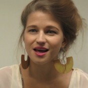 Video: Selah Sue blij verrast door meezingen Pinkpop-publiek