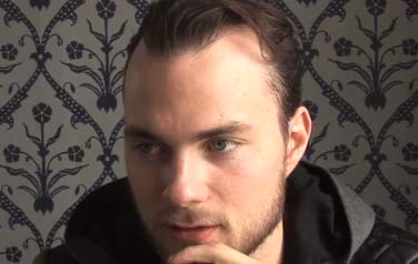Video: John Grant helpt IJslandse muzieksensatie Asgeir grens over