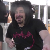 Video: Counting Crows-zanger schrijft niet meer alleen over zichzelf