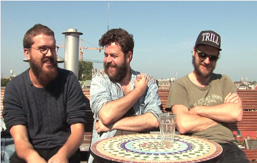 Video: Bear's Den in voetsporen Mumford and Sons
