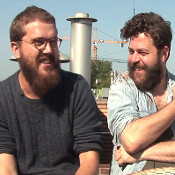 Video: Bear's Den in voetsporen Mumford and Sons