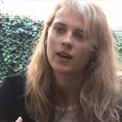 Video: Marika Hackman geeft zichzelf niet compleet weg