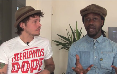 Video: Rapper Akwasi geeft Bram Vermeulen nieuw publiek