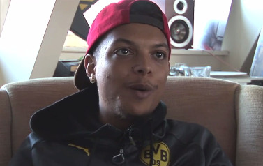 Video: Zwervers houden rapper Ronnie Flex op rechte pad